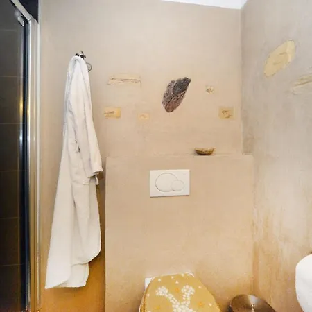 La E Bella - בית הארחה נולי